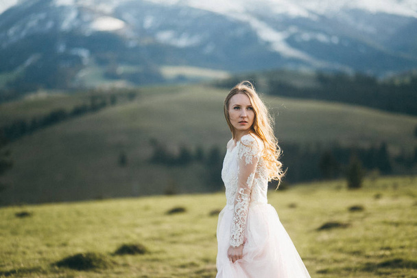 Delicate beautiful  bride posing outdoors - Fotografie, Obrázek
