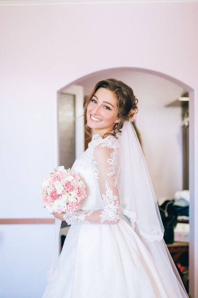 young  beautiful  bride posing indoors - Zdjęcie, obraz