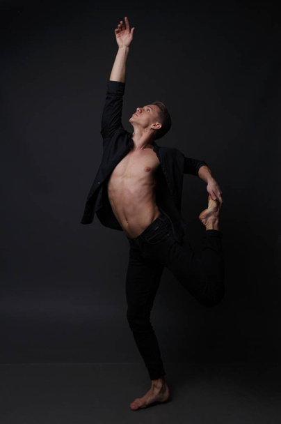 men is dances in a black pants - Φωτογραφία, εικόνα