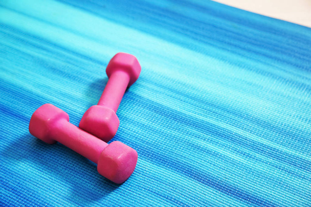 Dumbbells on fitness mat, closeup - Fotografie, Obrázek