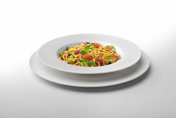 Spagetti tészta étel- és zöldségfélék - Fotó, kép