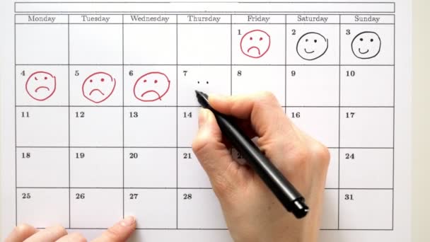 Podepsat den v kalendáři s perem, nakreslit úsměv - Záběry, video