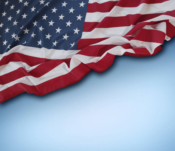 Bandera americana sobre azul
 - Foto, imagen