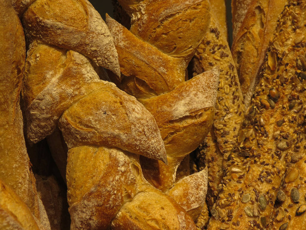základní potravinou chléb připravený z těsta z mouky a vody do pečení - Fotografie, Obrázek