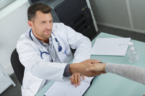 doctor shaking hands with a patient - Photo, image