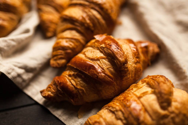 Friss vaj croissant - Fotó, kép