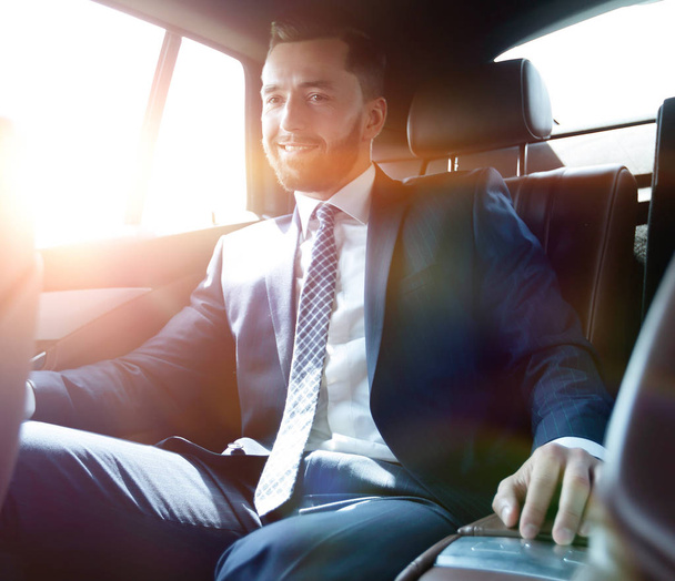 businessman sitting in the back seat of a car - Foto, imagen