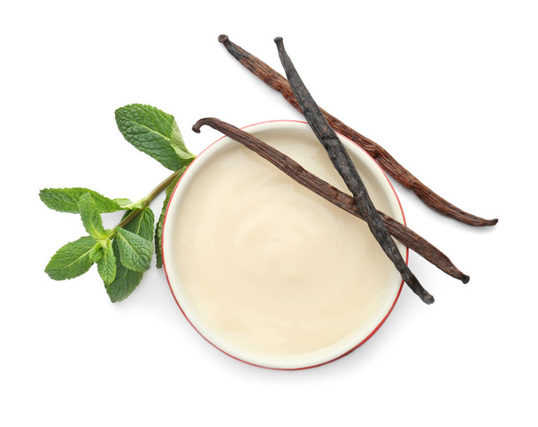 Vanilla pudding, sticks and fresh mint on white background - Fotoğraf, Görsel