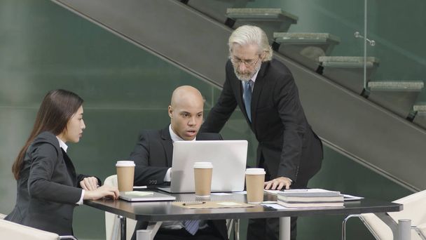 három coporate vezetők hivatalban találkozó - Fotó, kép