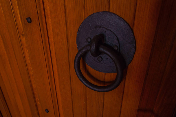 Металічний орнамент замка на двері
  - Фото, зображення