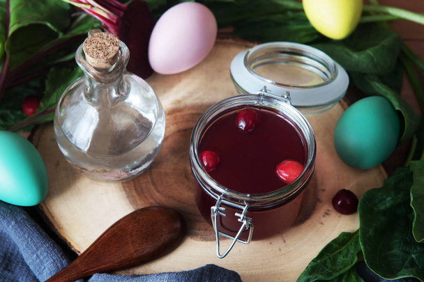 Φυσικό κόκκινο χρωστική ουσία για τα αυγά του Πάσχα - Φωτογραφία, εικόνα