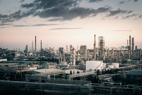Tło dla działalności przemysłowej, zakład petrochemiczny, ropy naftowej i gazu zakładu rafinerii ropy naftowej - Zdjęcie, obraz