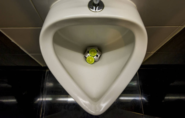 Bergamote tranchée en urinoir
 - Photo, image