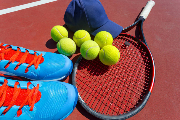 Tennis equipment on grass court - Zdjęcie, obraz
