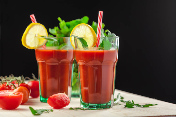 Bloody mary cocktails served in glass with straws and lemons - Фото, зображення