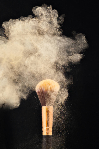 Professional black make-up brush with powder - Zdjęcie, obraz