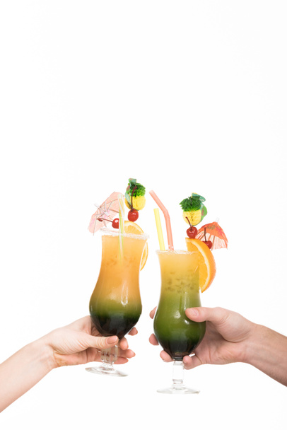 cropped view of couple holding glasses with summer cocktails, isolated on white - Фото, зображення
