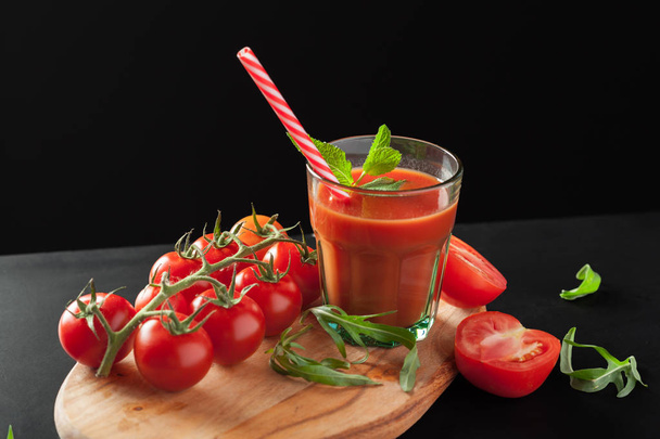 Tomato juice with tomatoes - 写真・画像