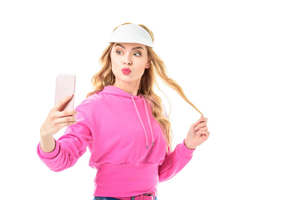 魅力的な若い女性は、白で隔離ピンク撮影 selfie に身を包んだ - 写真・画像