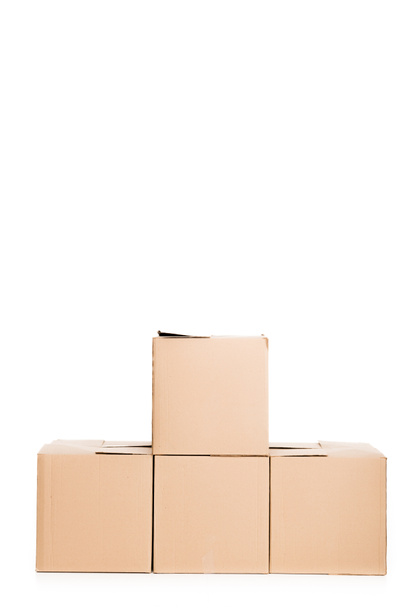 Stack lepenkových krabic, izolované na bílém - Fotografie, Obrázek