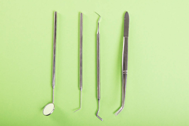 Dentistry set of tools on green backgroun - Fotografie, Obrázek