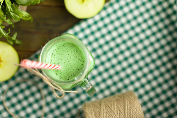 Fresh green smoothie drink, healthy diet  - Foto, Imagen