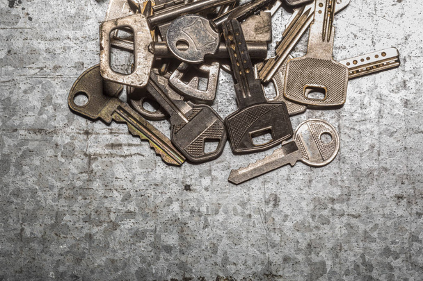 Close up view of different old keys - 写真・画像