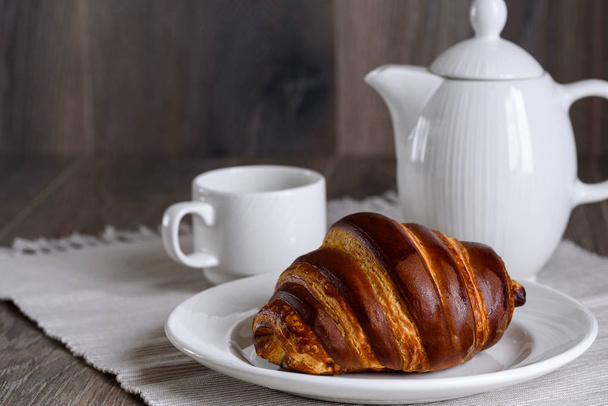 Французький сніданок з круасани і кава - Фото, зображення