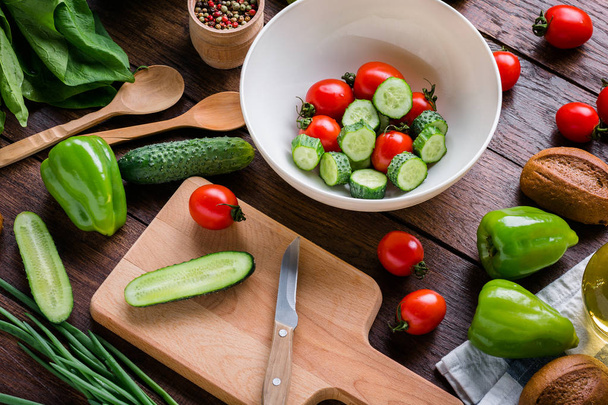 preparazione d'insalata vegetale
 - Foto, immagini