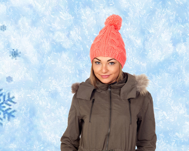 Attraente ragazza bionda con vestiti invernali
 - Foto, immagini