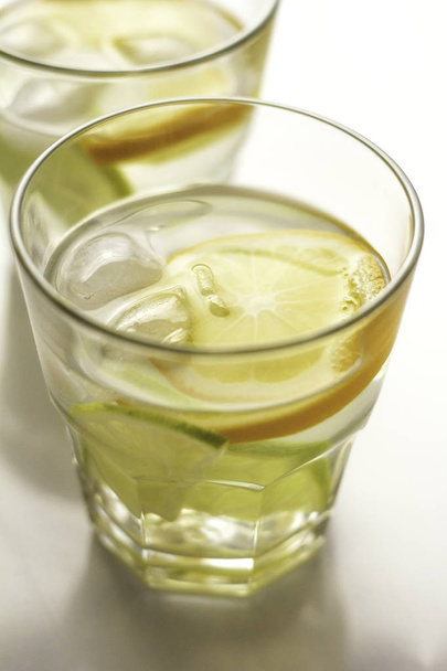water with lemon and limes and ice - Foto, Imagen