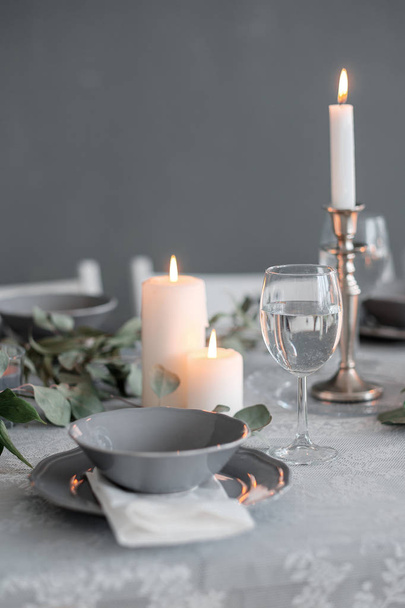 Table setting. Candles, plates and glasses - Foto, Imagem