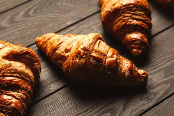 Friss vaj croissant - Fotó, kép