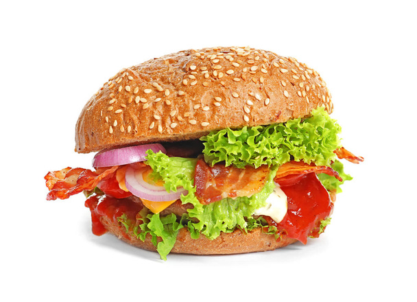 Leckere Burger mit Speck auf weißem Hintergrund - Foto, Bild