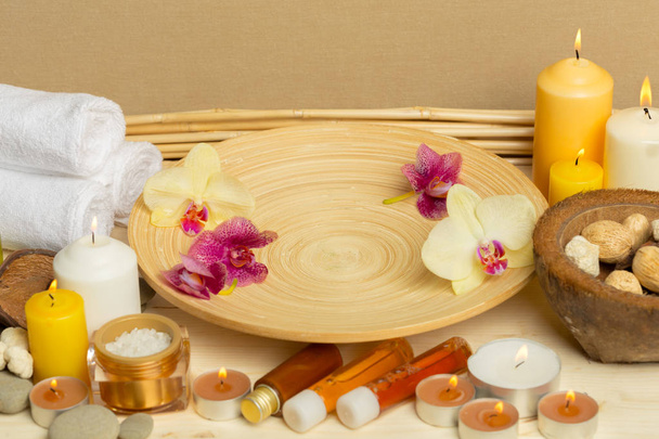 Wellness-Produkte mit Orchideen - Foto, Bild
