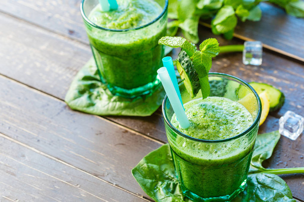 Green healthy vegetable smoothie - Фото, изображение