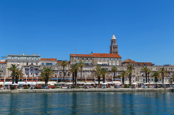Adrianmeren rantautuminen Splitiin, Kroatiaan
 - Valokuva, kuva