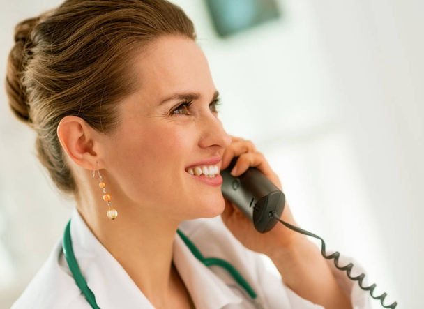 smiling medical doctor woman talking phone - Valokuva, kuva