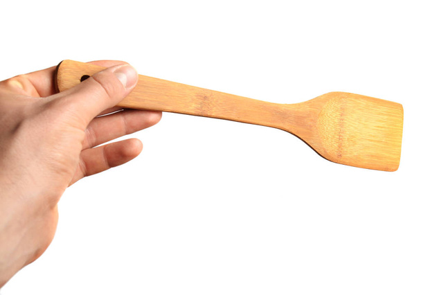 Fából készült spatula a sütéshez a kezében elszigetelt, a fehér háttér - Fotó, kép