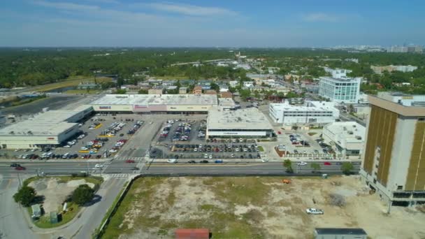 Centro Tritón de inmigración edificio demolición desarrollo ciudad Miami 4k drone metraje
 - Metraje, vídeo