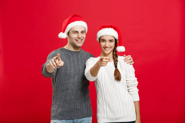 Christmas Concept - портрет прекрасної молодої пари палець на стороні добре використовується для презентації або монстра
 - Фото, зображення