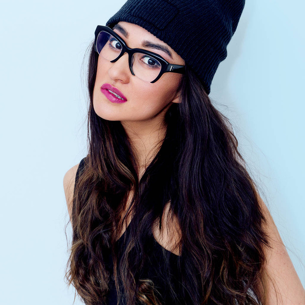 Pretty brunette in stylish glasses and beanie cap - Zdjęcie, obraz