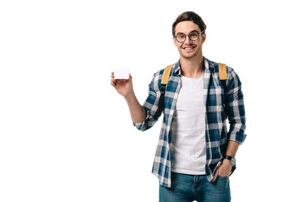 hymyilevä komea opiskelija osoittaa luottokortin eristetty valkoinen
 - Valokuva, kuva