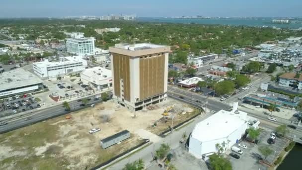 Triton Center immigration bâtiment démolition développement ville Miami 4k drone séquences
 - Séquence, vidéo
