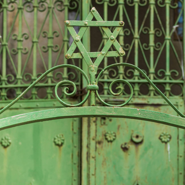 Zbliżenie: Gwiazda Dawida na metal brama, Safed, Northern District, Izrael - Zdjęcie, obraz