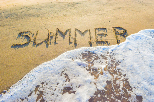 Надпись лето на песке
. - Фото, изображение