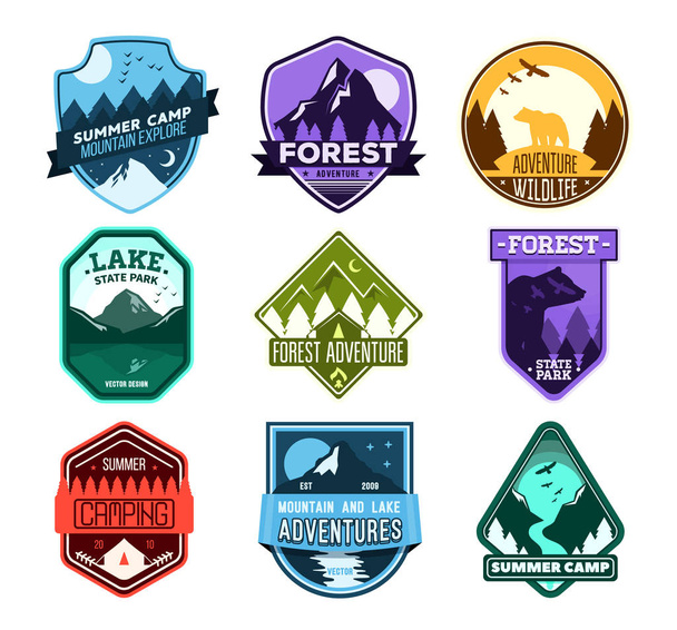 Badge voor bos camping, exploratie camp, toerisme extreme sportclub. Wilde reizen sticker. - Vector, afbeelding