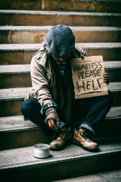 Gente sin hogar en la calle
  - Foto, imagen