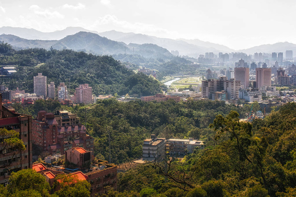 paesaggio urbano di Taipei da Maokong, Taiwan
 - Foto, immagini