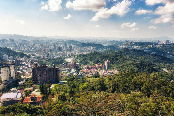 paesaggio urbano di Taipei da Maokong, Taiwan
 - Foto, immagini